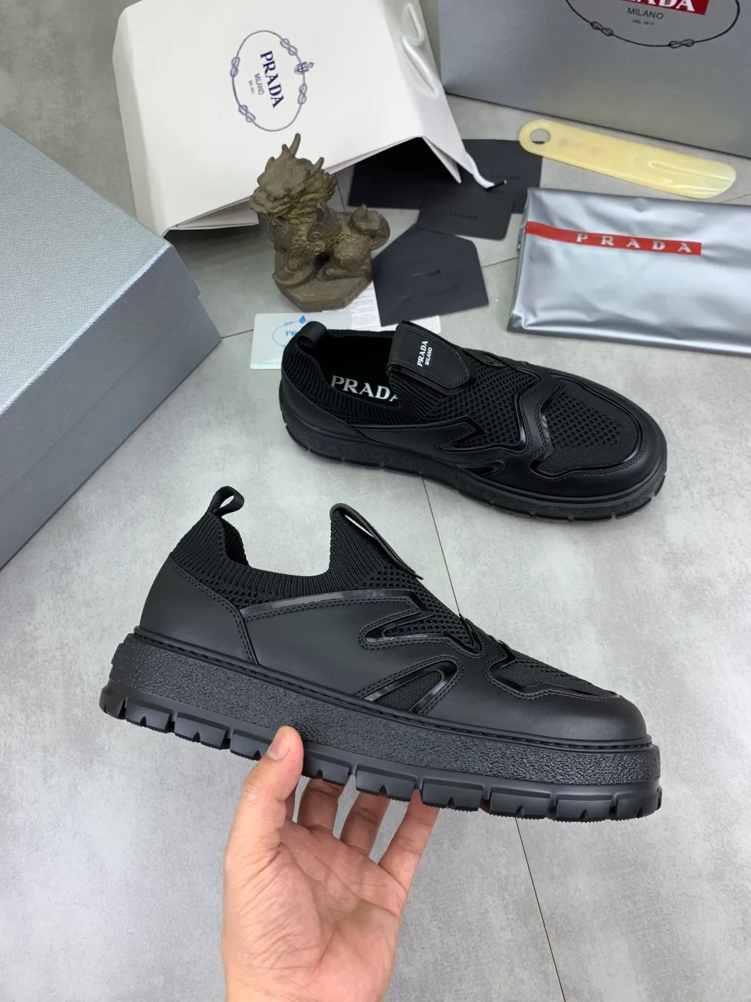 Men's shoes 💰P600💰 [New style] Flying weave series (summer must-have) is now available on the official website, 🆘 Trendy brand (Prada) mainly promotes popular models, avant-garde and versatile fashionable men's shoes, private version mold opening, cowhide surface splicing 1:1.. Fashionable and simple, original imported cowhide and cowhide leather feet; the atmosphere and personality are more fashionable, eye-catching and pursuing class. It will subvert the old idea and be a must-have for fashion trendsetters with you! Must keep it for yourself! High-end comfort and low-end, high-end quality workmanship. Size: 38-45 4️⃣colors available.